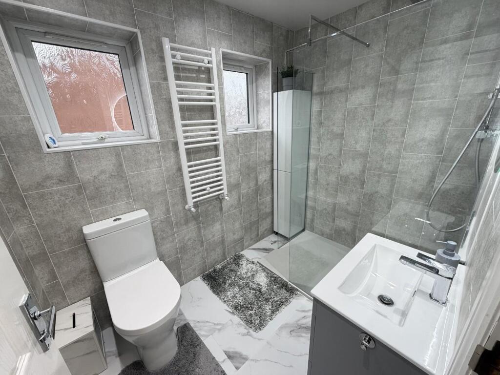 SHOWER ROOM