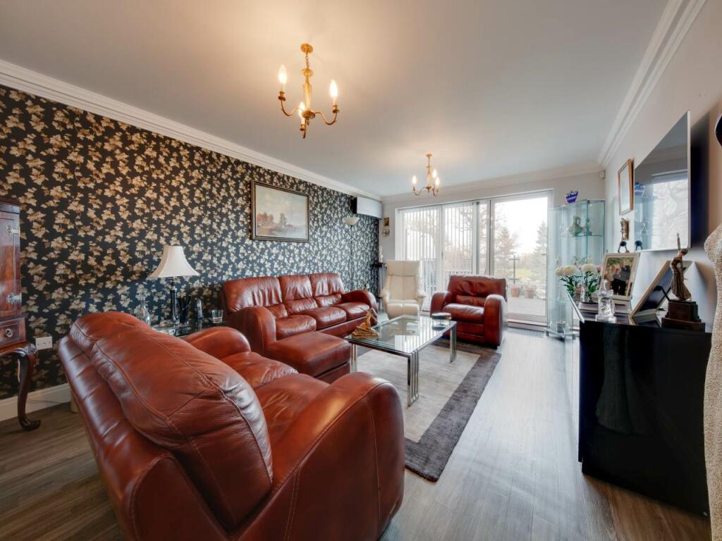 Lounge Pic 2