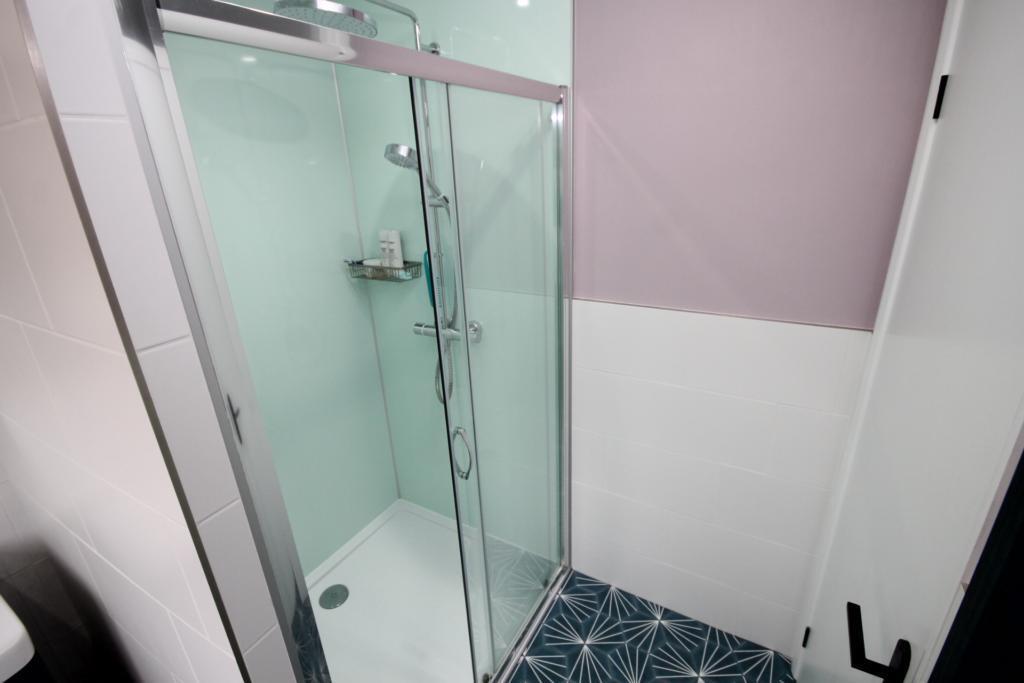 SHOWER ROOM