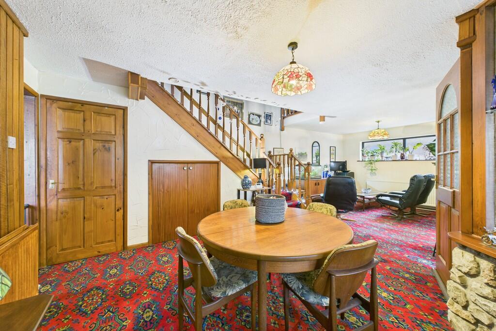 Living/Dining Roo...