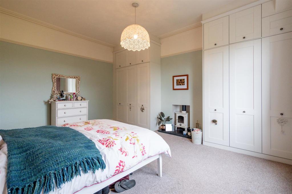 Bedroom 1 Aspect 3.jpg