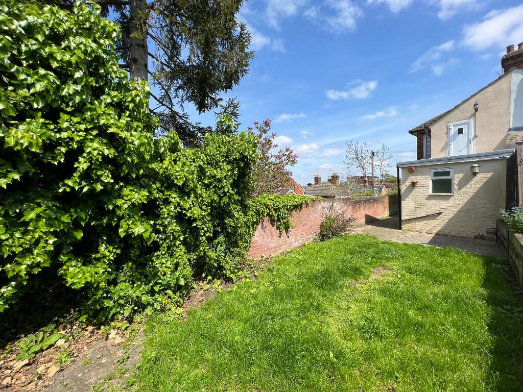 SOUTH FACING GARDEN