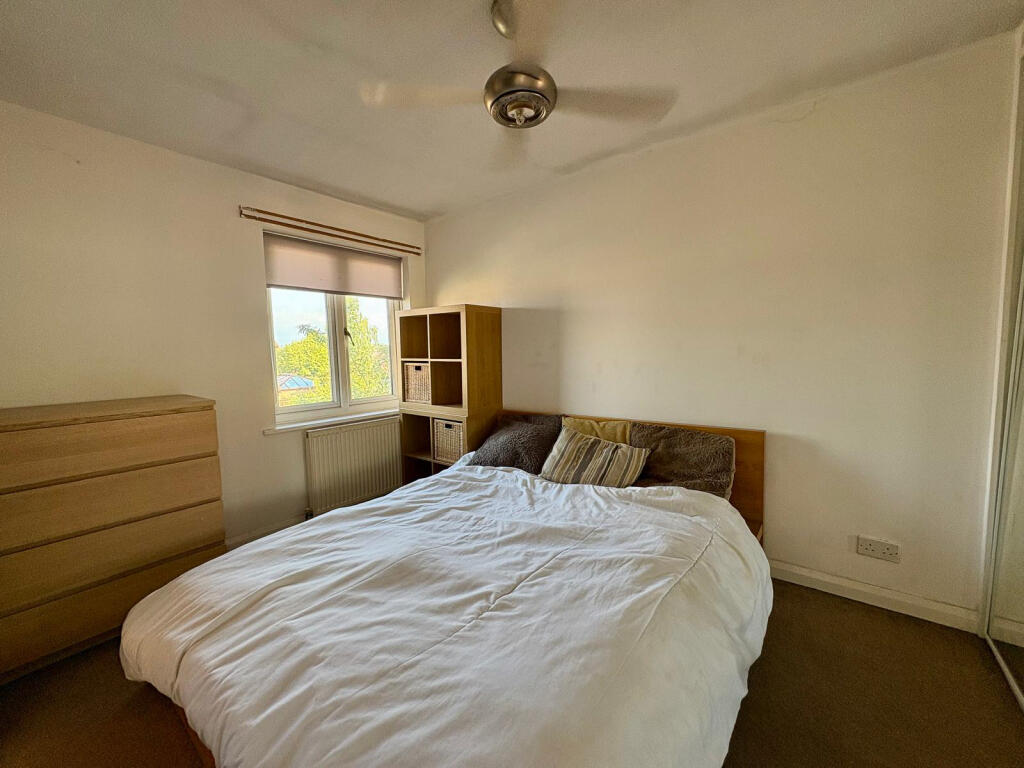 87 Sunningdale Master Bedroom.jpg