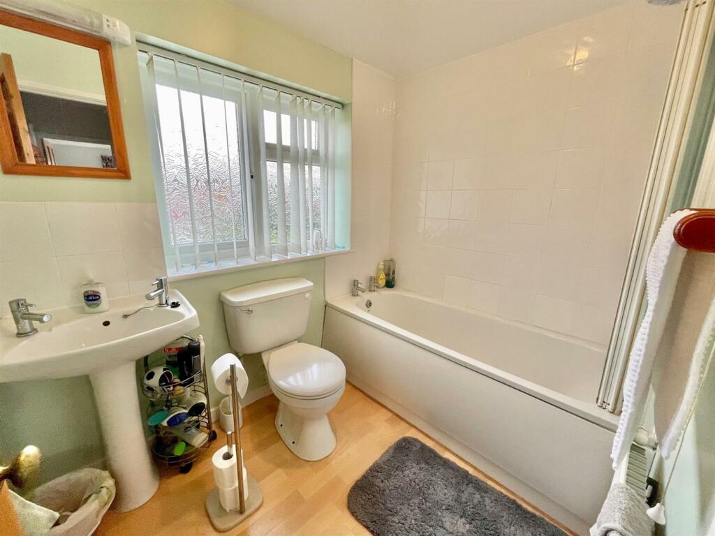 Bathroom 2.jpg