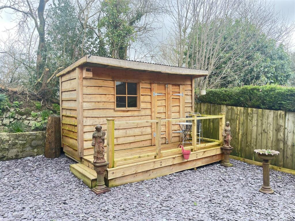 Log cabin/Workshop