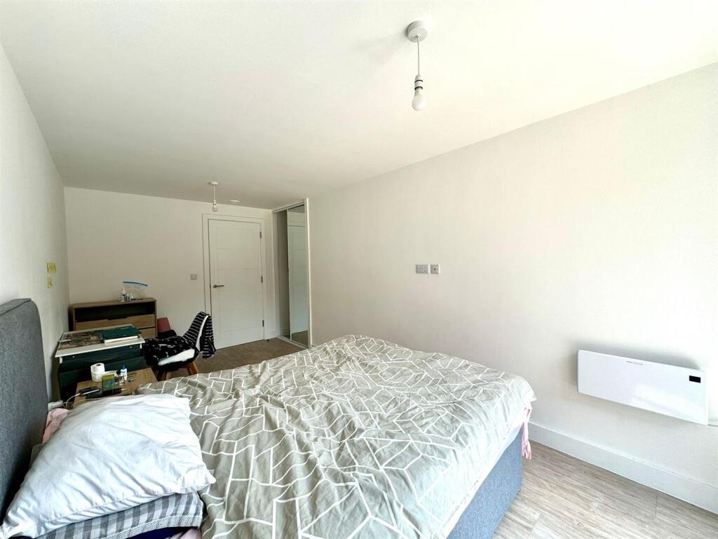 Main bedroom pic 3.jpeg
