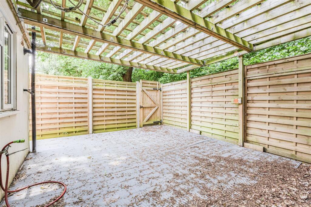 36 Birchwood, KT14 6DW - 4.jpg