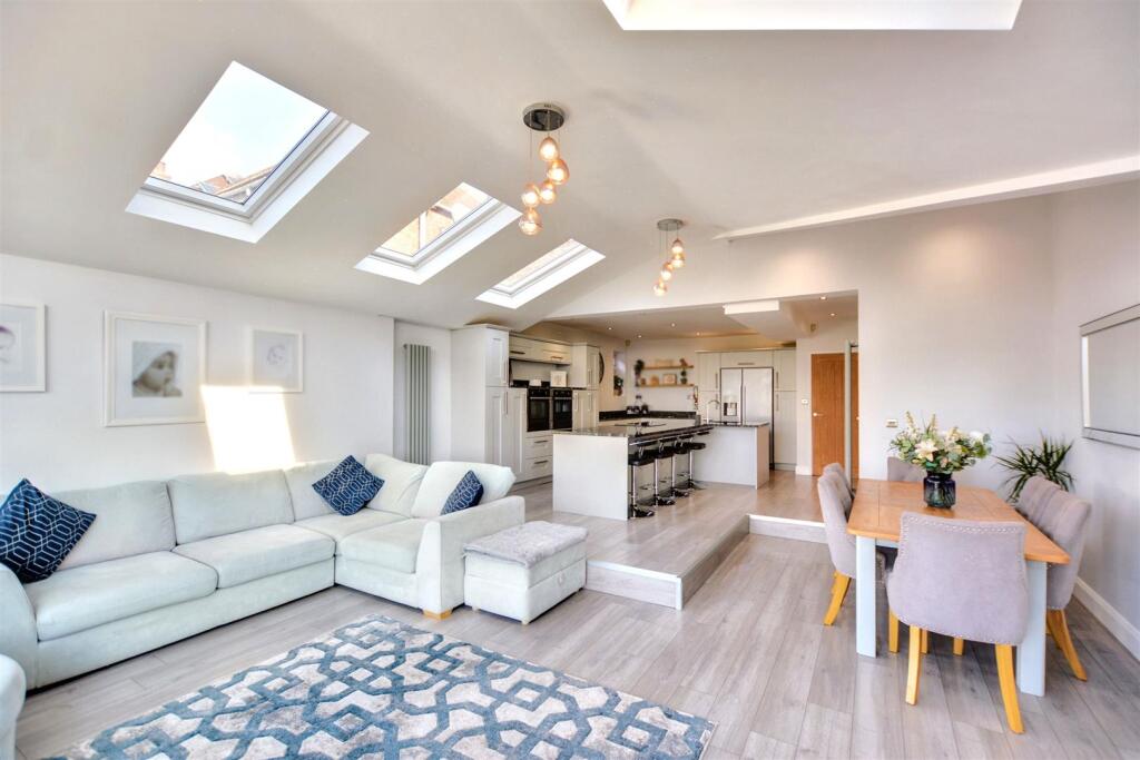 34 Rushy Lane - Kitchen Diner_8.jpeg