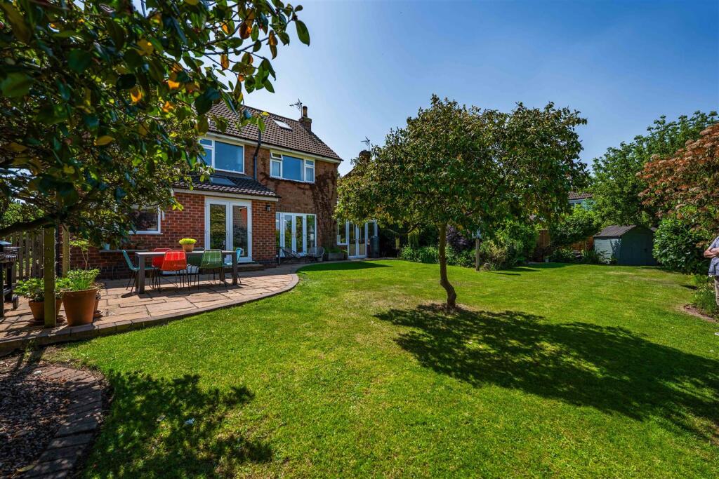 5 Banks Crescent-03.jpg