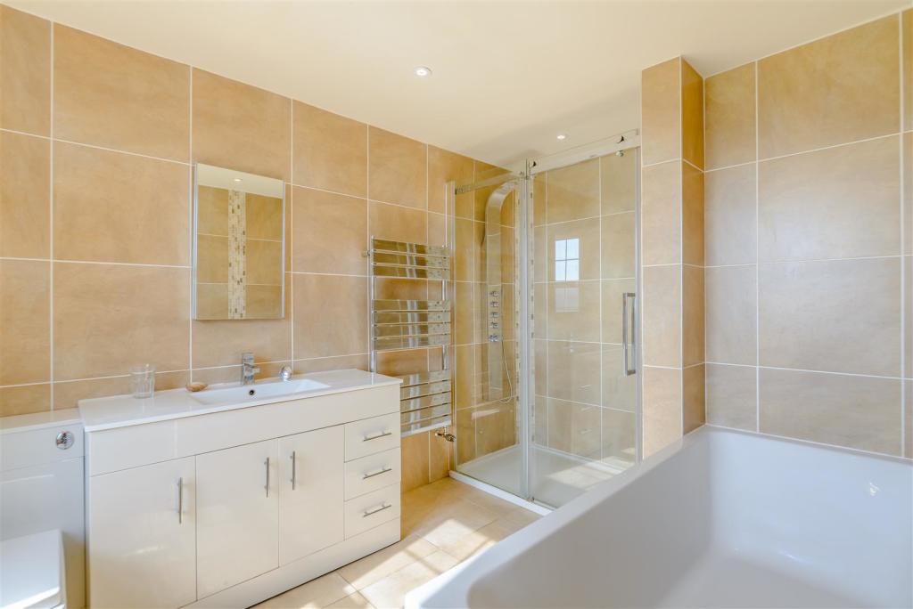 8436331-interior17.jpg