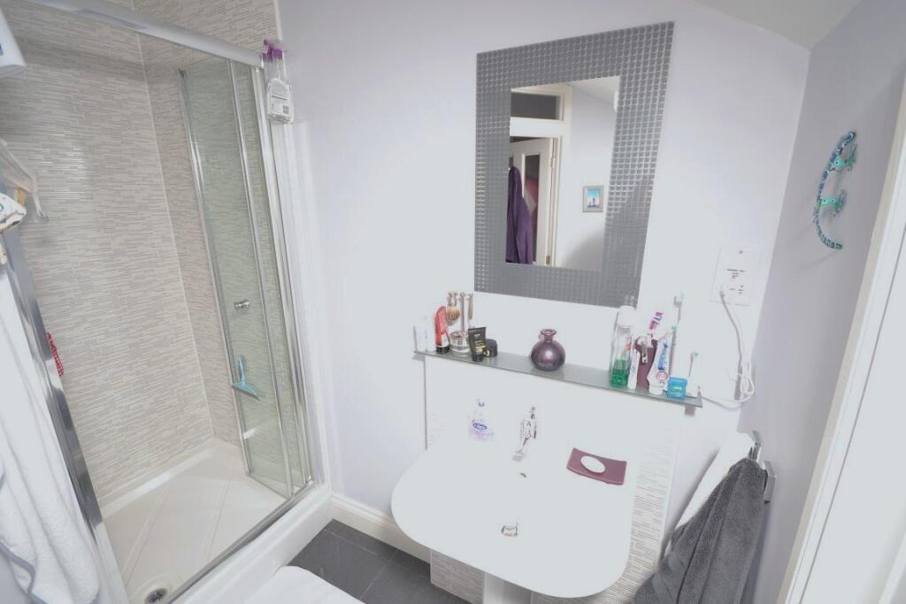 en suite shower room