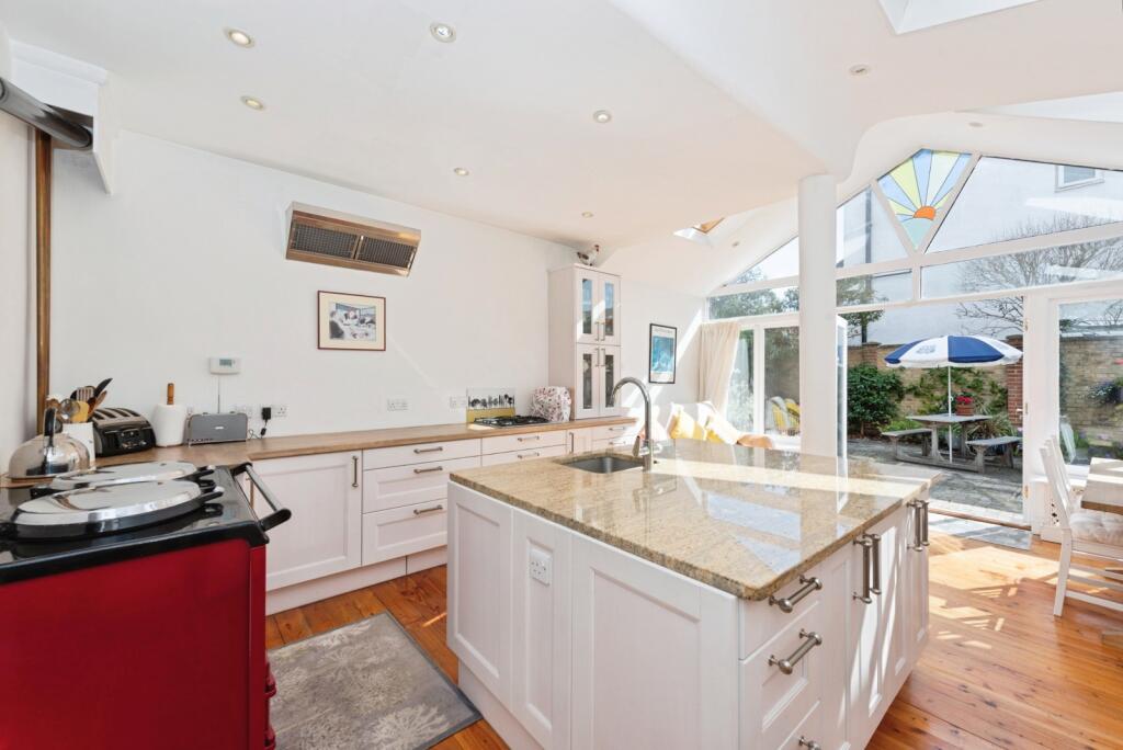 Kitchen/Dining