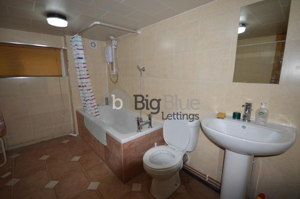 Spacious bathroom suite featuring a bathtub wit...