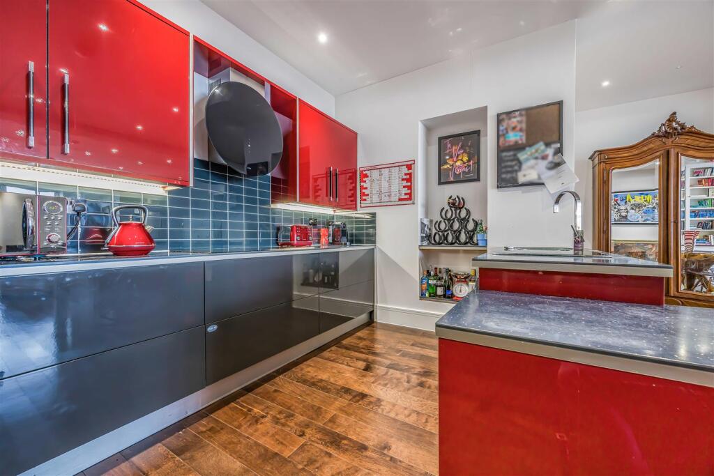 Apartment B, Clearwater Apartments, South Parade, 