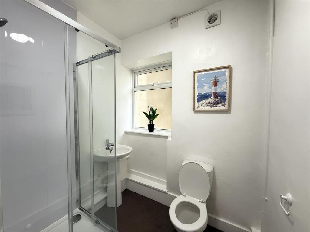 Bathroom 2.JPG
