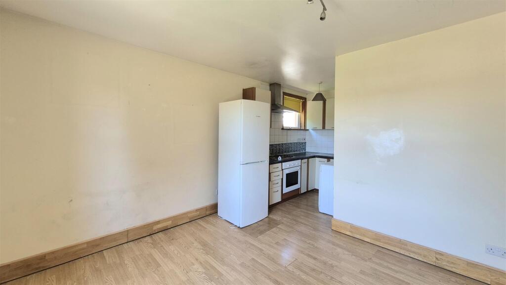 OPEN PLAN LOUNGE/KITCHEN