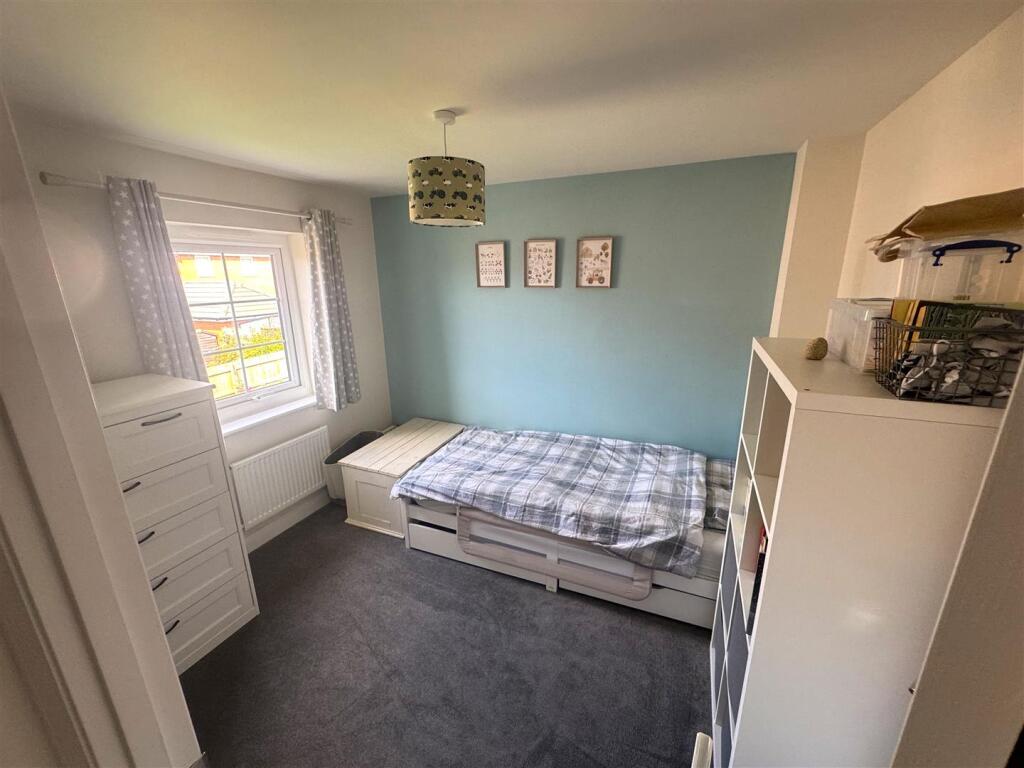 Bed 2.jpg