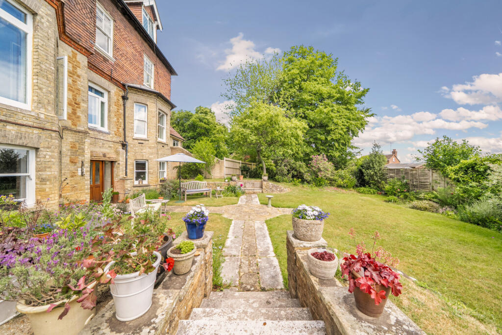 19-1299052-19-683...