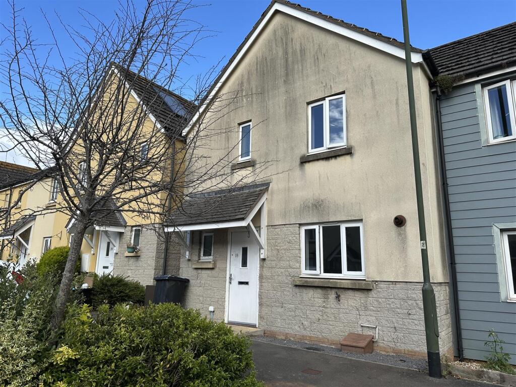 18 Pavilions Close