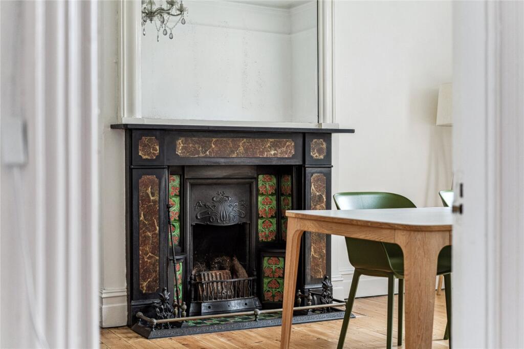 D'room Fire Place