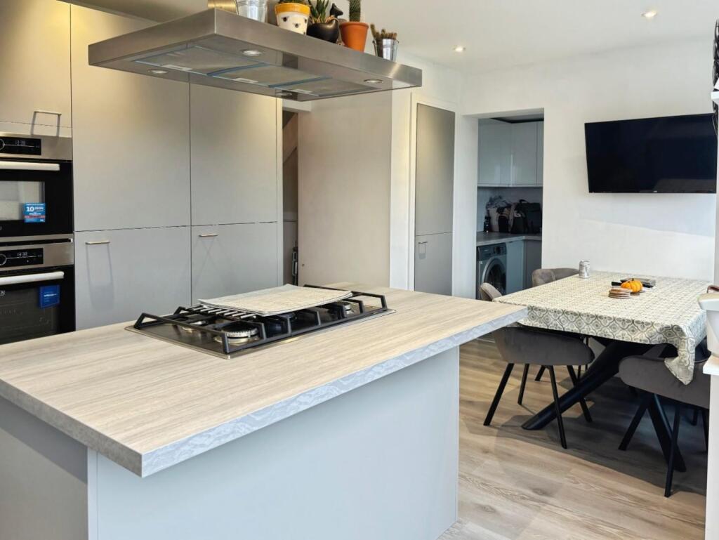 93 Kestrel kitchen d.jpeg