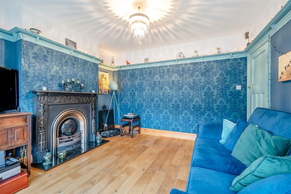 8584063-interior05.jpg