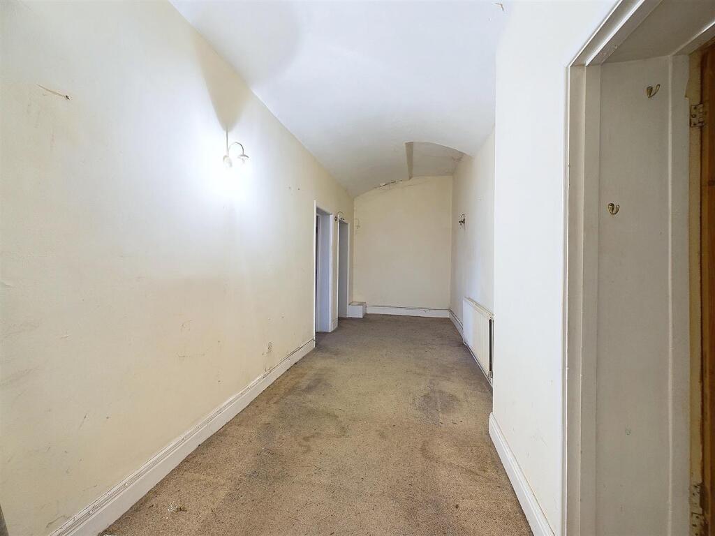 8 - 1 bedroom garden flat.jpg