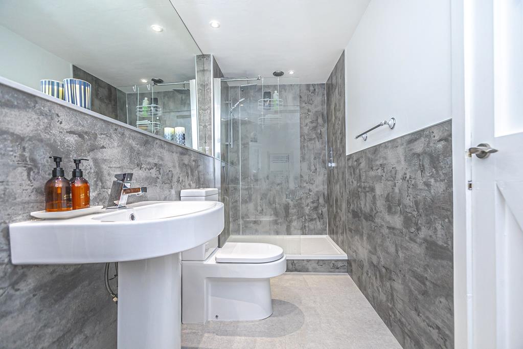 ENSUITE SHOWER ROOM