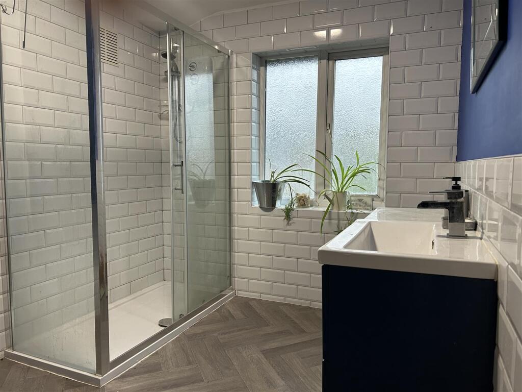 YARDLEY WOOD ROAD 866 BATHROOM.jpg