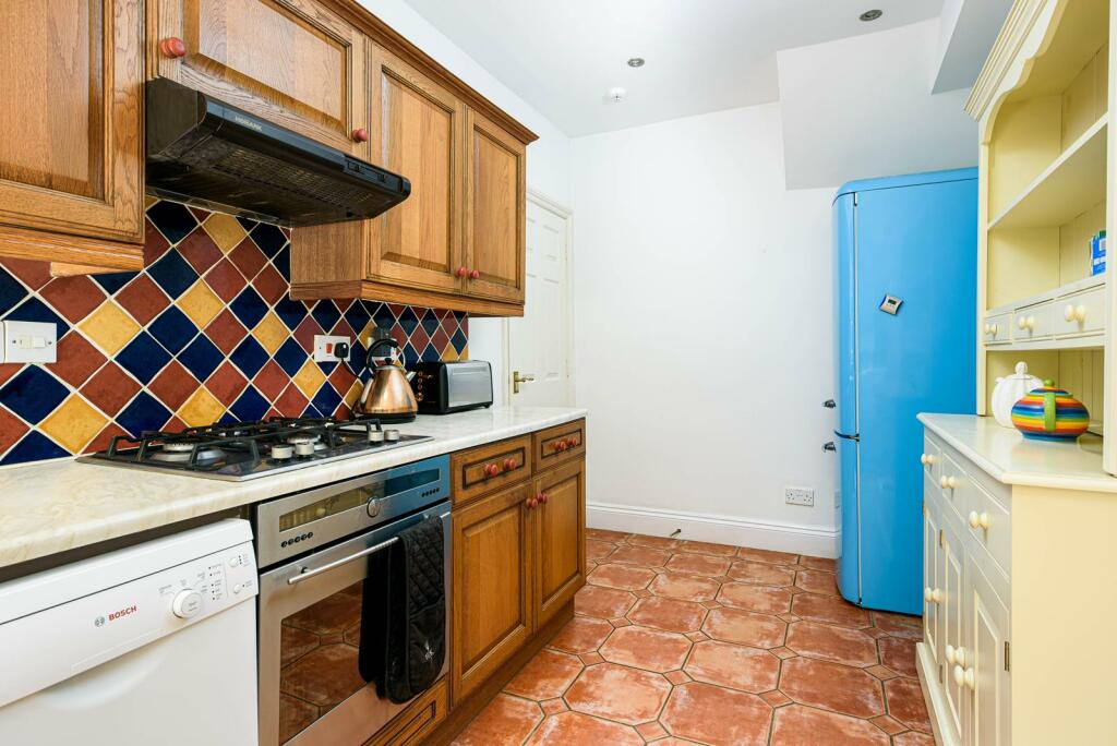 Kitchen_3.jpg