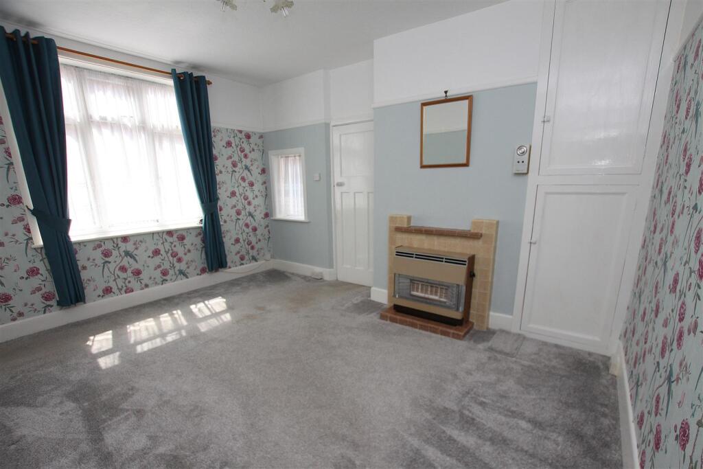 Dining room b.jpg