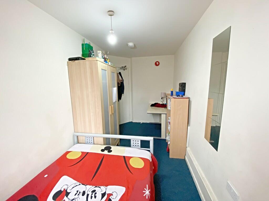 Bedroom 1b