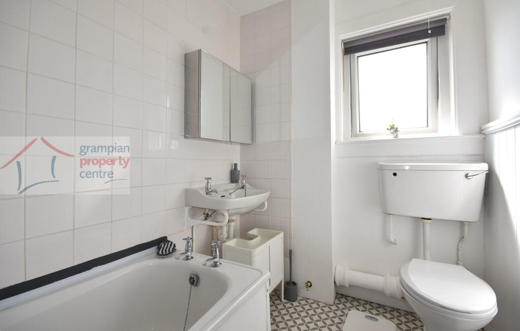 Bathroom .JPG