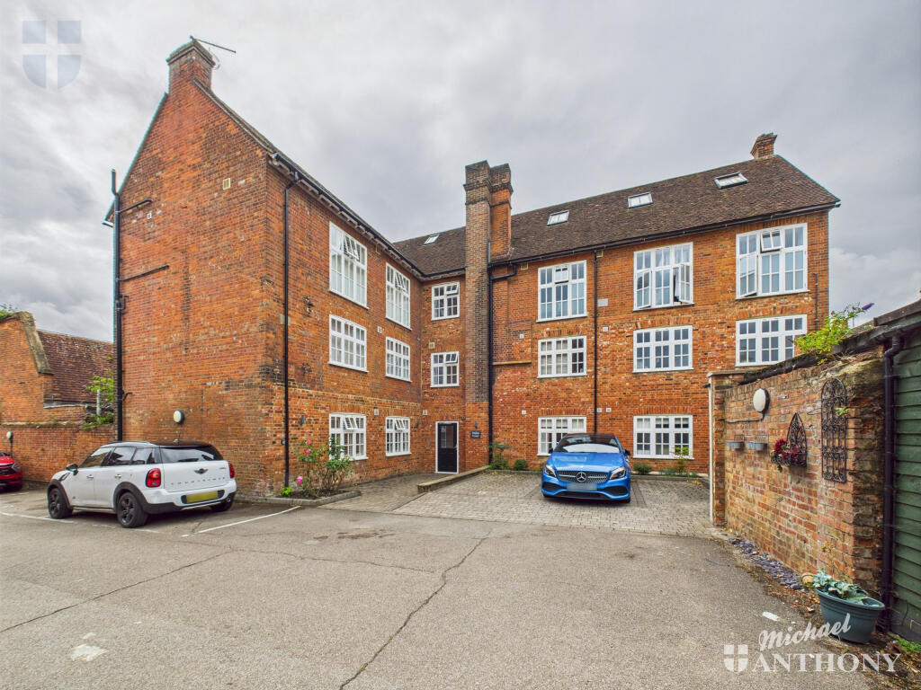 CAM03852G0-PR0362-STILL018