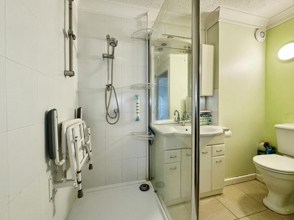 SHOWER ROOM