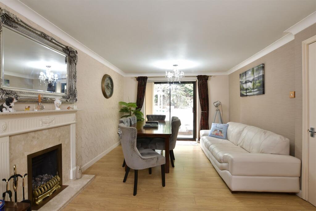 Lounge / Dining Room