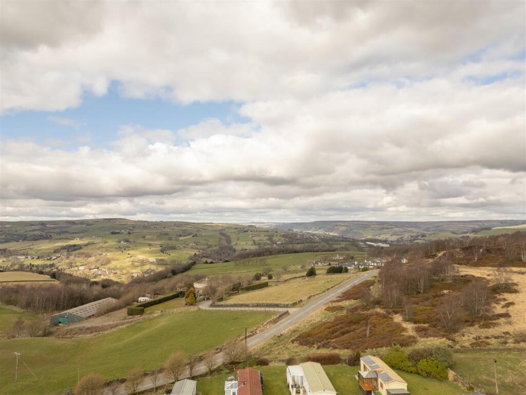 45 - 19 Upper Abbots Royd HX4 0DE.jpg