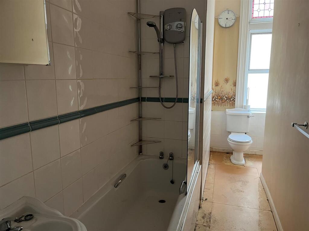 Bathroom.jpg
