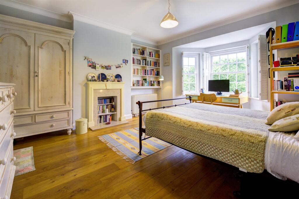 D0242 70 sheldon ave bed2.jpg