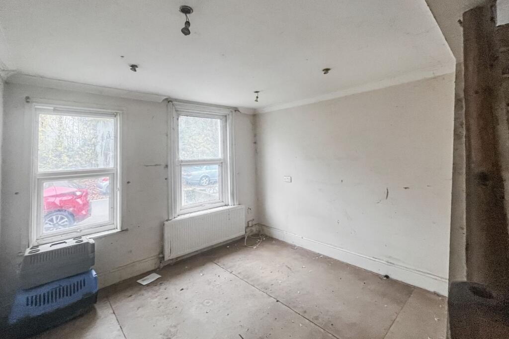 159 Kingston Road, Leatherhead, Surrey, KT22 7NX