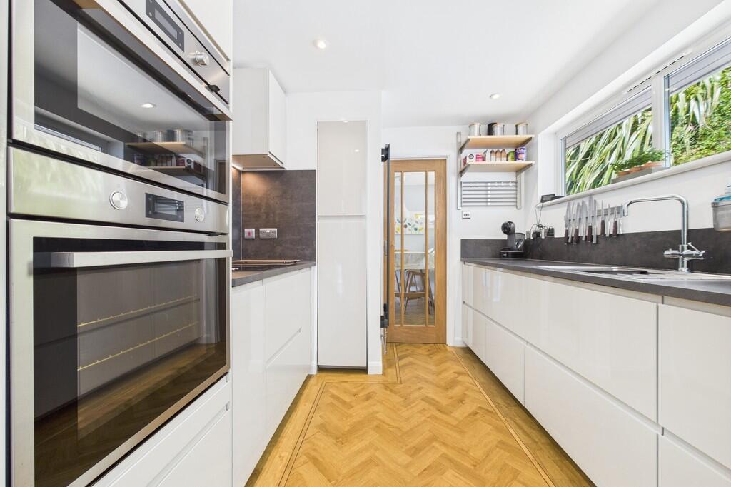 CAM01085G0-PR0583...