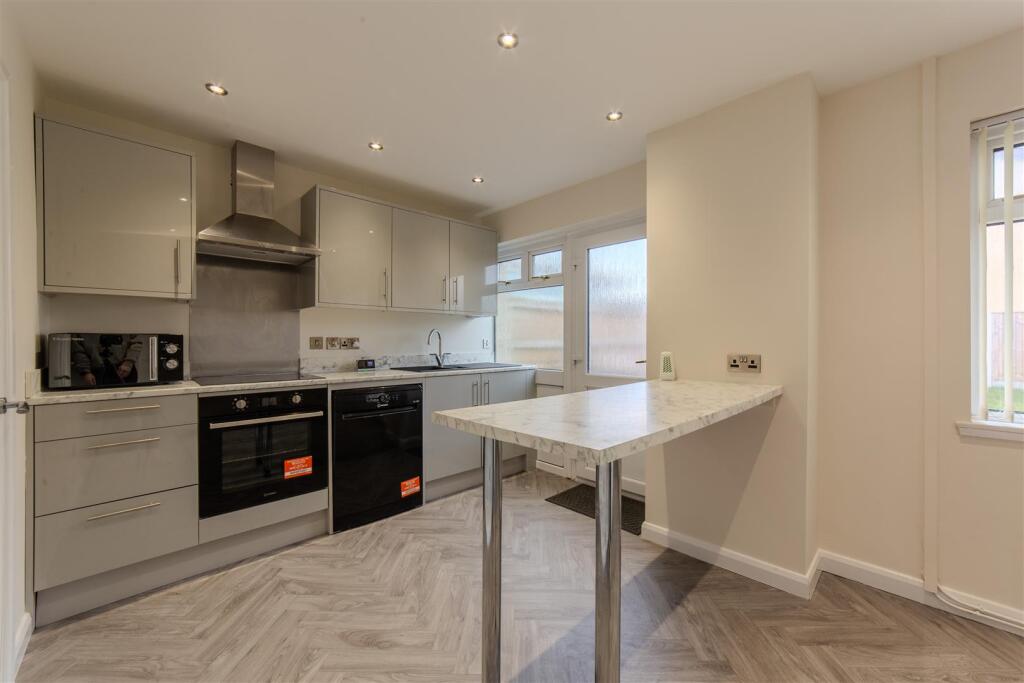 97 Llewelyn Road-13.jpg