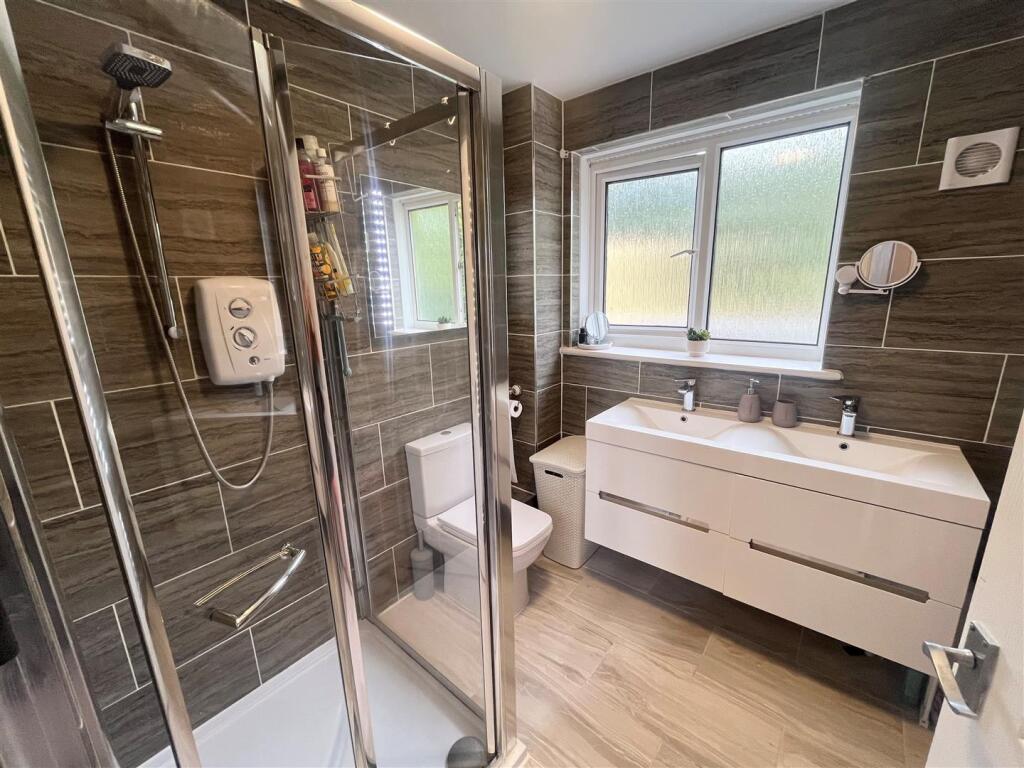 6. Shower Room.jpg