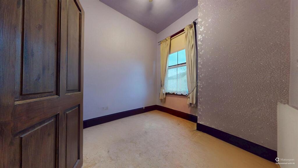 Laurel Road, Bedroom