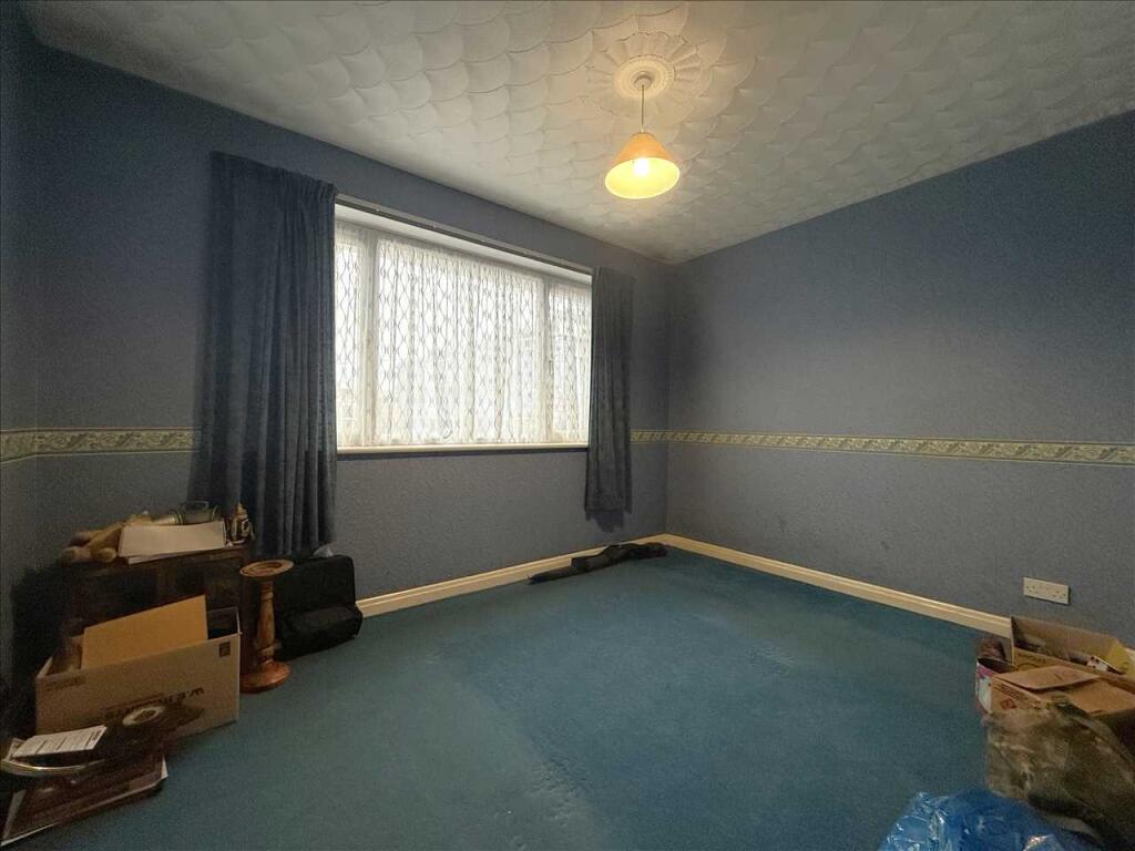 Bedroom (rear)