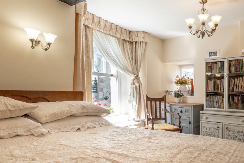 Master Bedroom 4.jpg