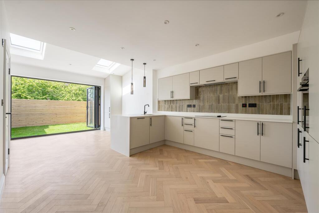 Queen Elizabeth Road E17