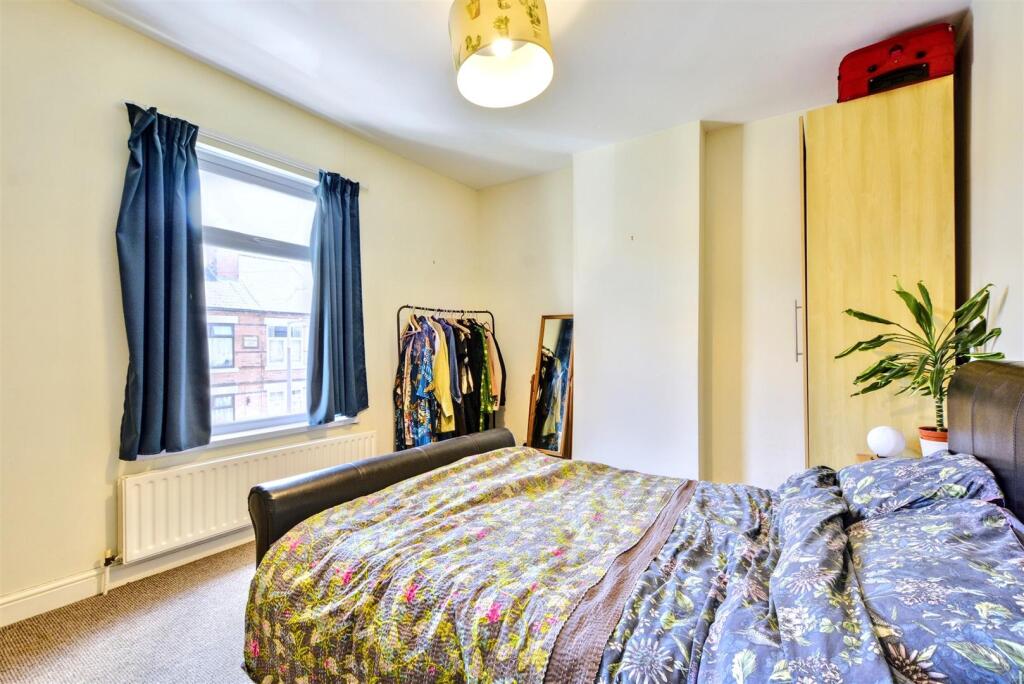 Bedroom 1_1.jpeg