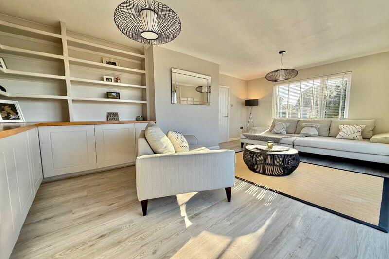 20' Separate Living Room