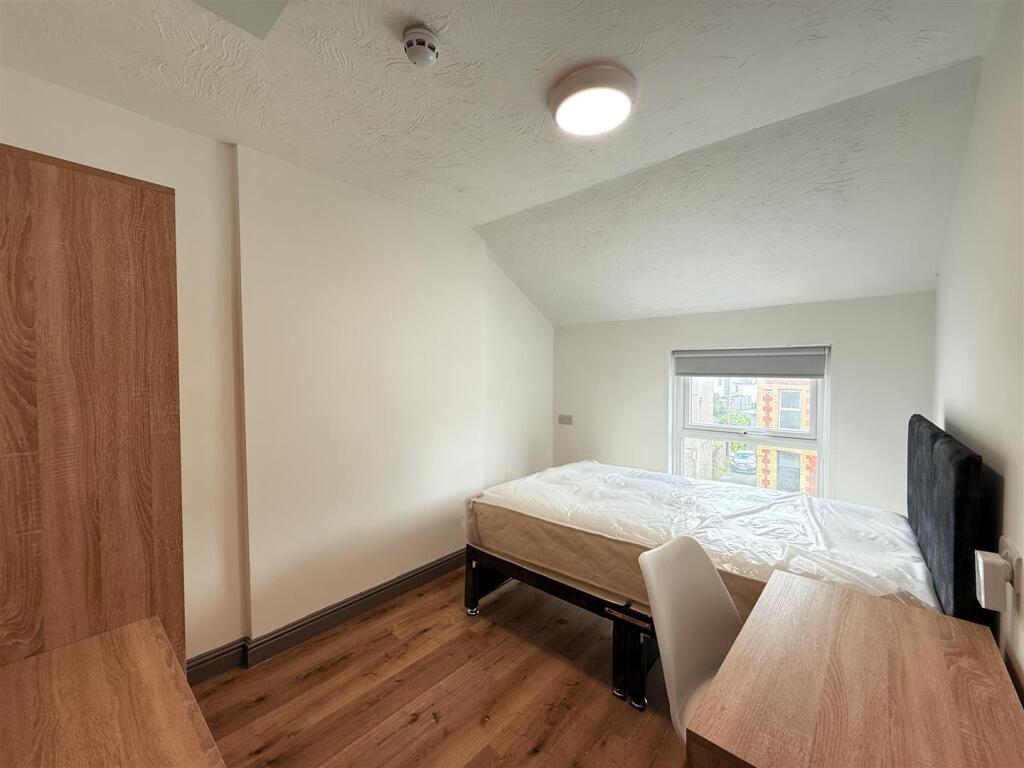 Bedroom 2.JPG